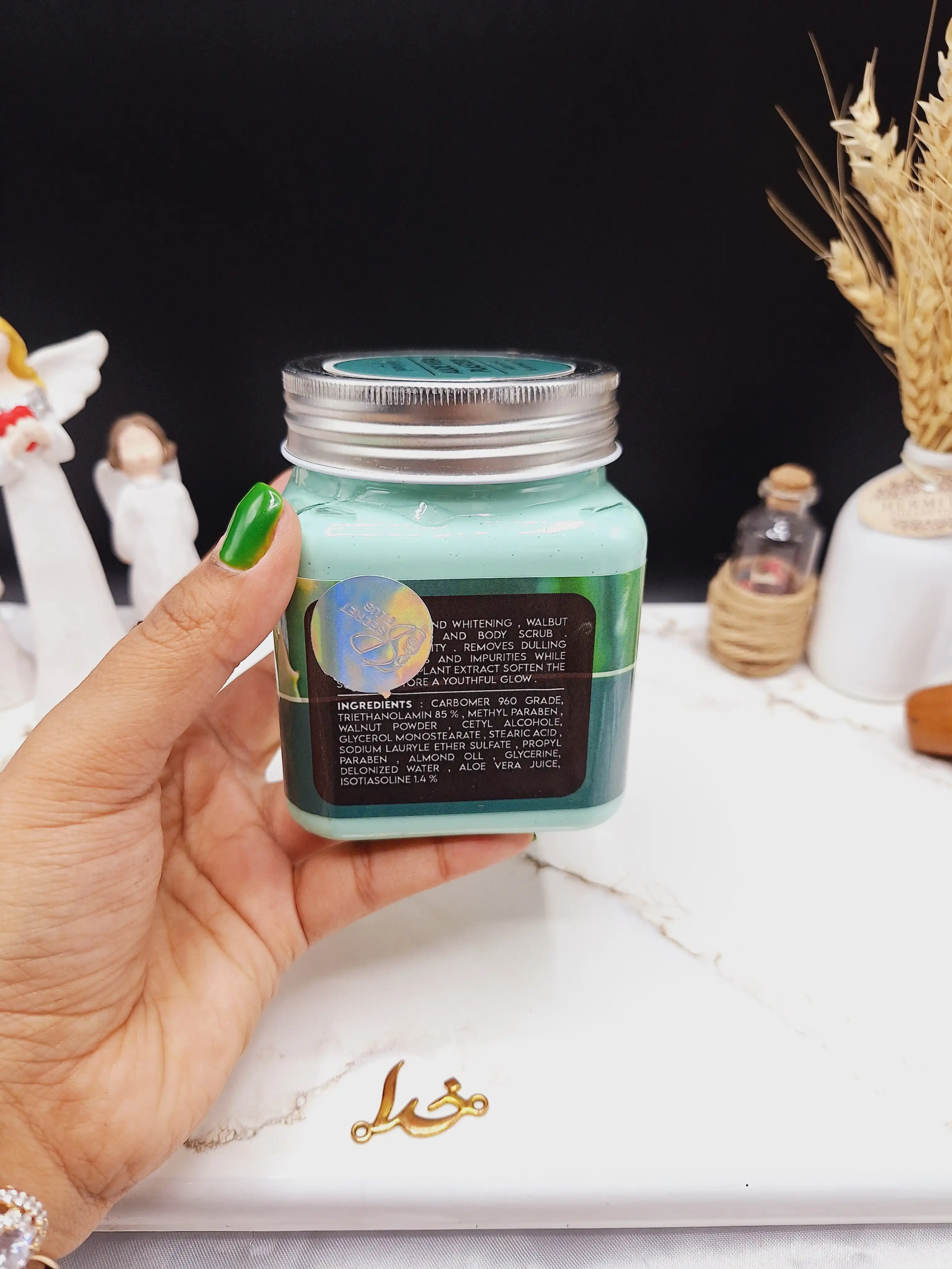 اسکراب لایه بردار تیرگی رایحه گچی آلوئه ورا ALOE VERA PLASTERY برند secret plus حجم 500ml