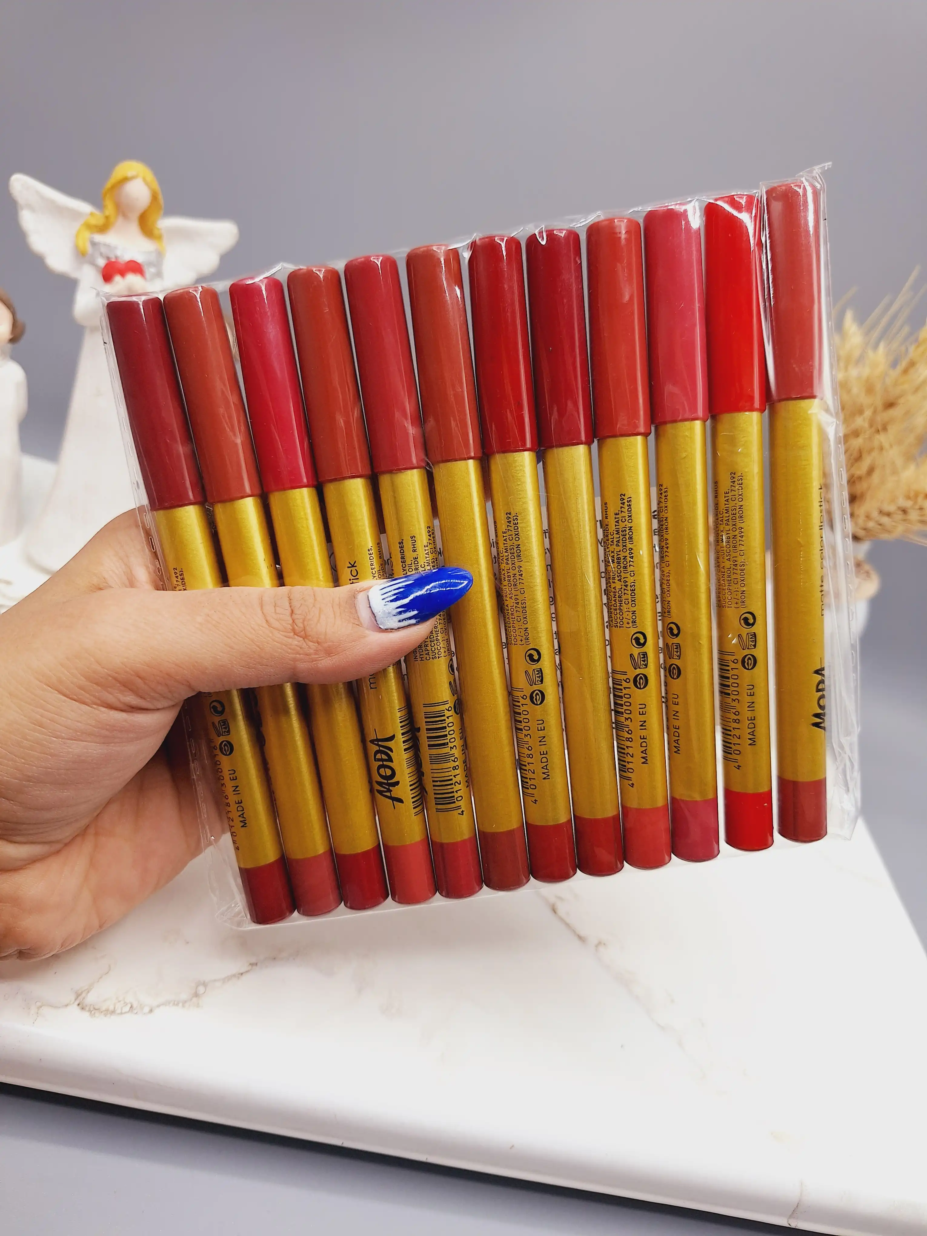 پک رژ مدادی 12 تایی برند مدا MODA (پوکه وسط طلایی)