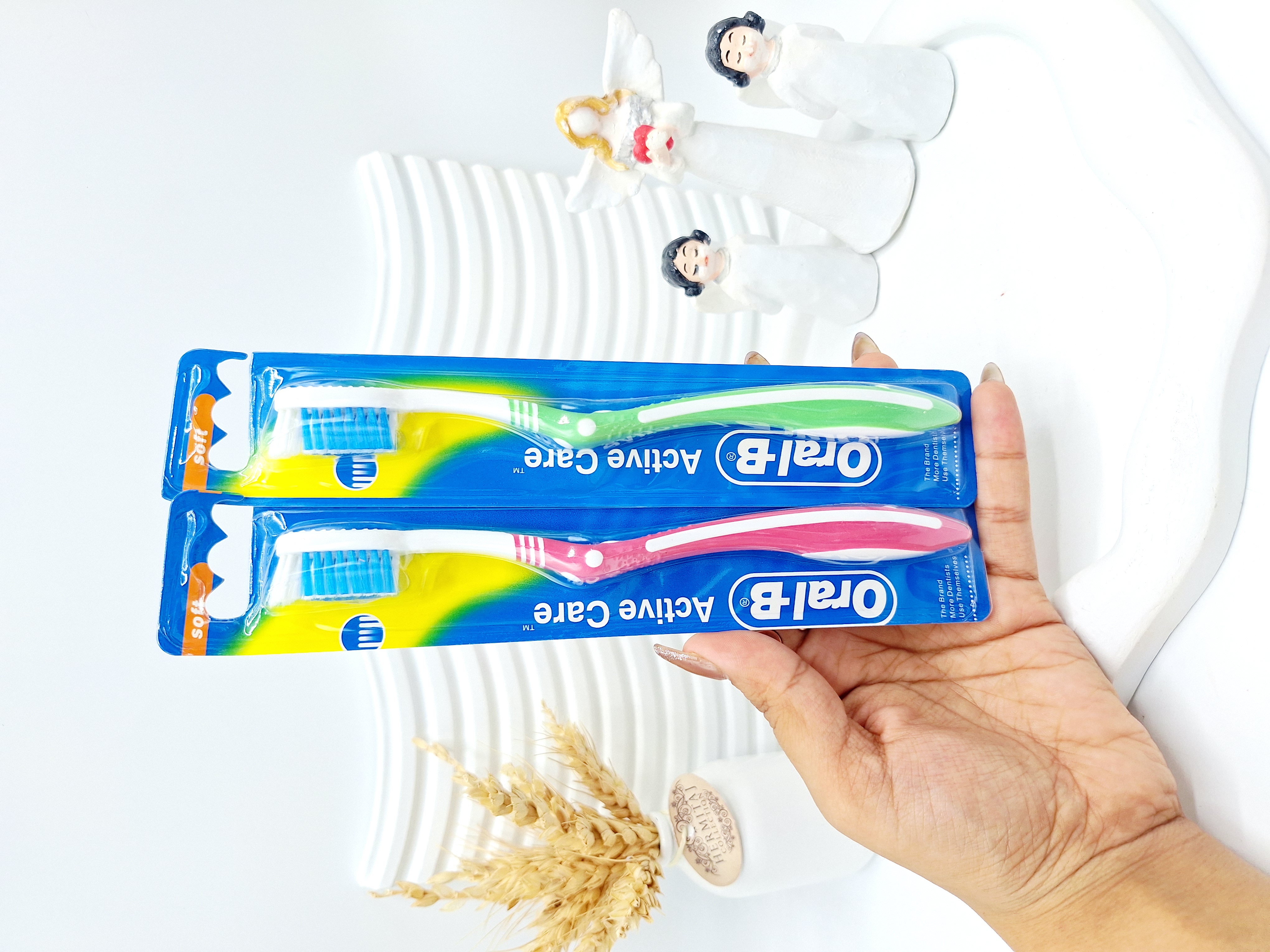 مسواک با کیفیت برند Oral-B کد 6330
